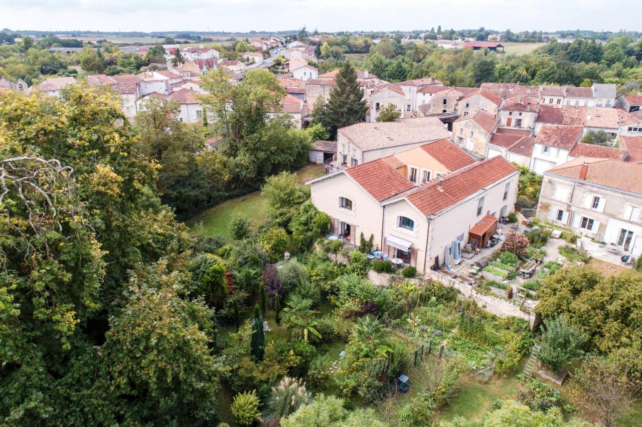 Chambre d'Hôtes La Grenade Bleue Pons Exterior foto